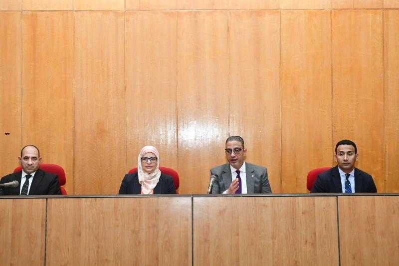 الصرف الصحي والصناعي والإنترنت.. أبرز مطالب «مستثمري كوم أوشيم» من محافظ الفيوم| صور