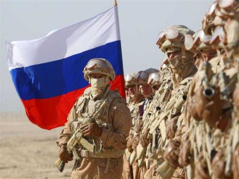 روسيا تحتجز مواطنا أمريكيا بتهمة تدنيس رمز عسكري