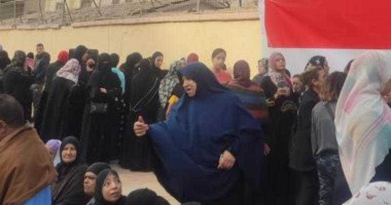 احتشاد المواطنين أمام اللجان للإدلاء بأصواتهم فى انتخابات الرئاسة بالعباسية