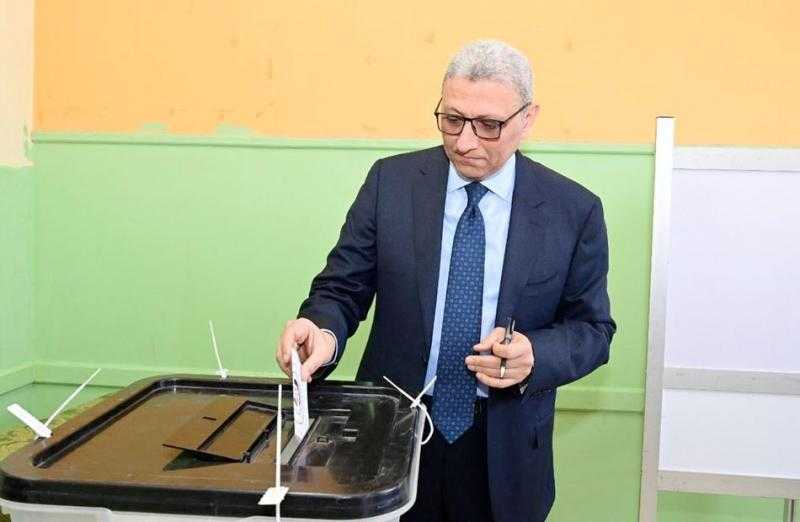 وكيل أول مجلس النواب يدلي بصوته في الانتخابات الرئاسية