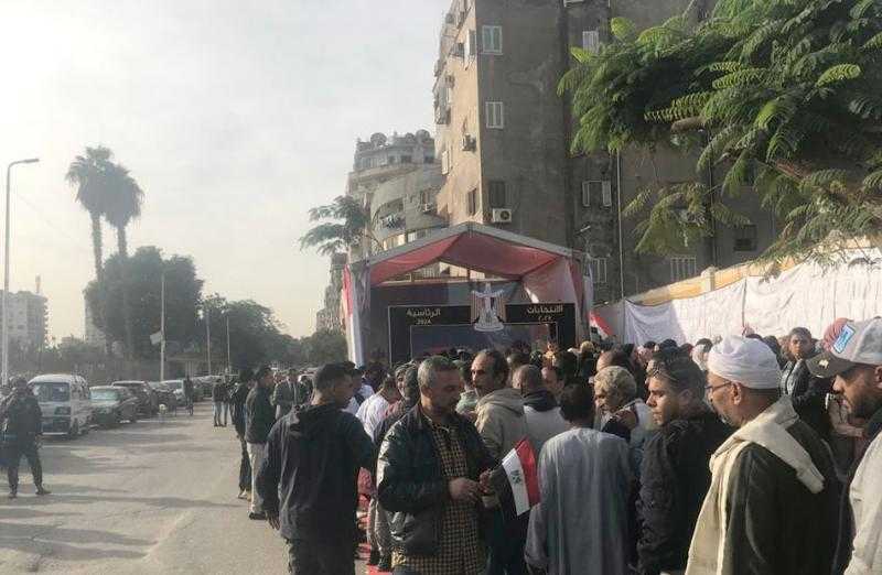 توافد أهالي مركز دار السلام بسوهاج على لجان الانتخابات