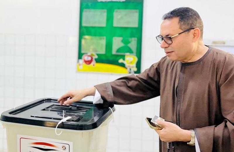 رئيس لجنة الزراعة والري بمجلس النواب يدلي بصوته في الانتخابات الرئاسية