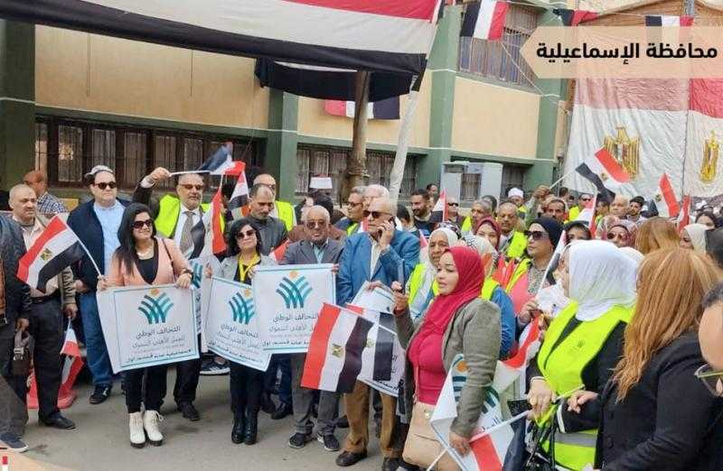 حشود كبيرة من الناخبين على لجان الاقتراع بالانتخابات الرئاسية في الإسماعيلية | صور