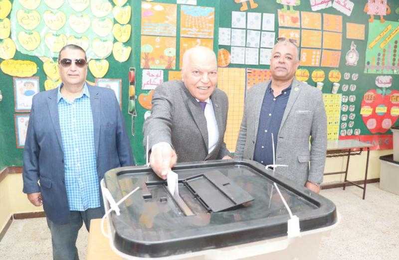 نقيب المعلمين: الإقبال على التصويت في اليوم الأول للانتخابات الرئاسية يكشف وحدة المصريين
