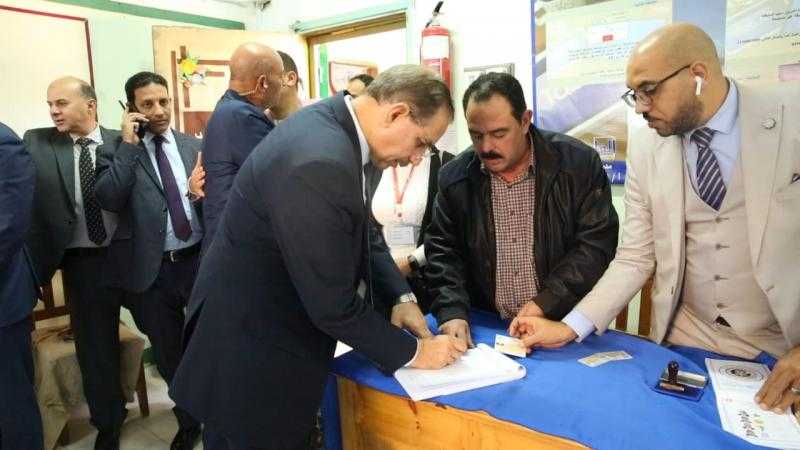 محافظ كفرالشيخ يتفقد اللجان الانتخابية بمدرسة القنطرة البيضاء الابتدائية بشرق العاصمة.. صور