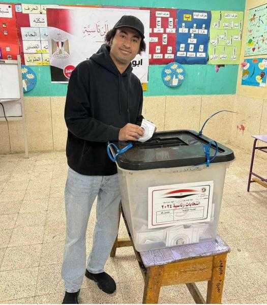 علي ربيع يدلي بصوته في الانتخابات الرئاسية
