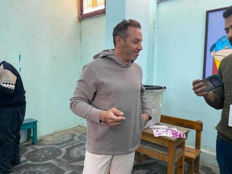 حازم إمام يدلي بصوته في الانتخابات الرئاسية