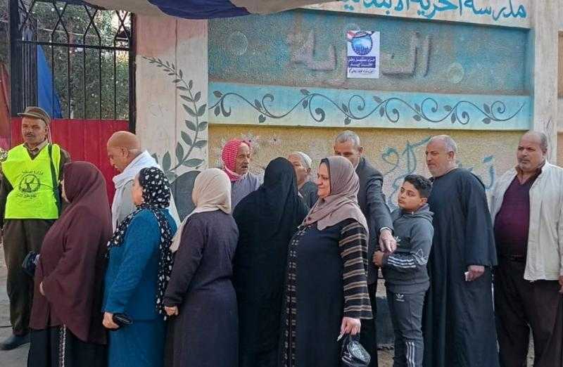 إقبال كبير على اللجان الانتخابية بمطروح ثاني أيام التصويت في الانتخابات الرئاسية