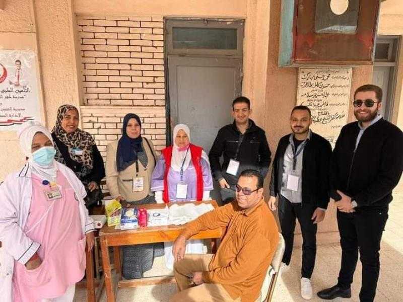 الفرق الطبية تتواجد في محيط اللجان الانتخابية بالإسماعيلية