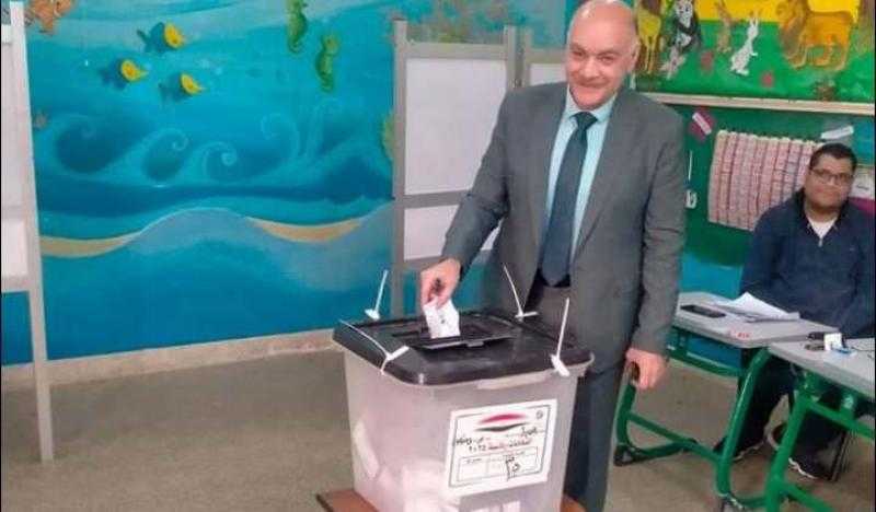 رئيس وأعضاء مجلس إدارة غرفة البحيرة يدلون بأصواتهم في الانتخابات الرئاسية