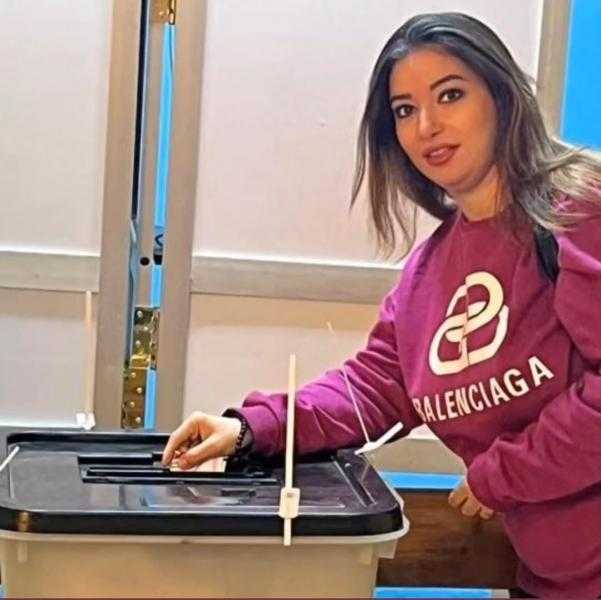 غادة رجب تدلي بصوتها في ثاني أيام الانتخابات الرئاسية