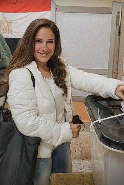 شيري عادل تدلي بصوتها في الانتخابات الرئاسية