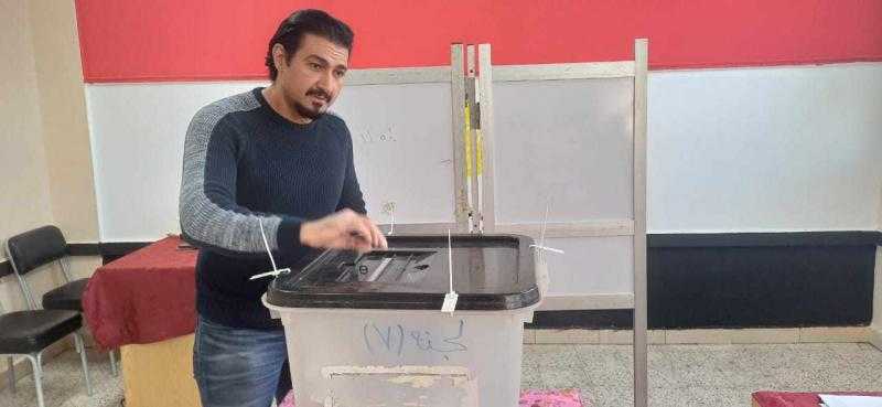 ياسر جلال يدلي بصوته في الانتخابات الرئاسية