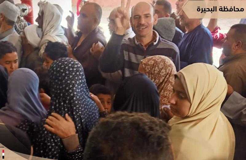 بهتافات ”انزل شارك”.. ناخبو أبو حمص في البحيرة يحثون على المشاركة في الانتخابات الرئاسية