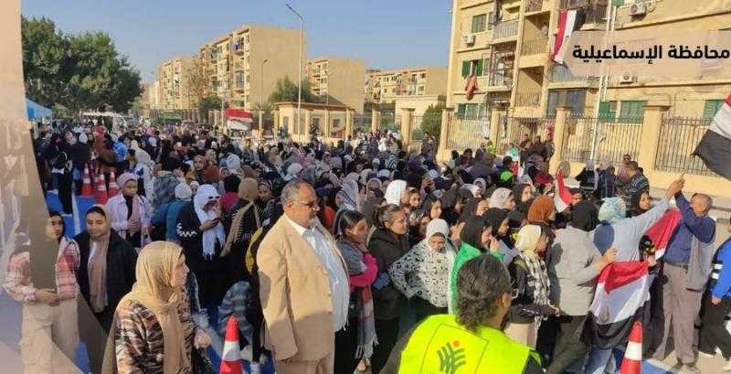 حشود كثيفة من المواطنين على لجان الاقتراع في السويس ودمياط والإسماعيلية للإدلاء بأصواتهم | صور