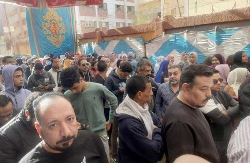 أهالي سوهاج يحتشدون أمام اللجان للمشاركة في الانتخابات الرئاسية| صور