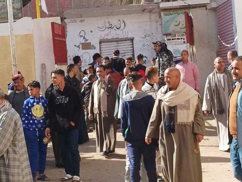 حشود الناخبين من قرية بني هلال في أسوان يتوجهون للتصويت في الانتخابات الرئاسية 2024