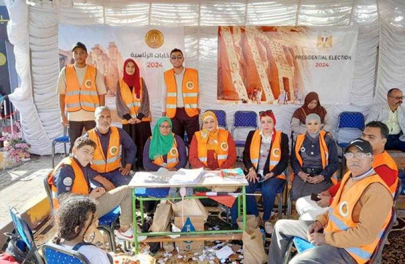 الحملة الانتخابية للمرشح الرئاسي حازم عمر تتابع التصويت في اليوم الأخير بانتخابات الرئاسة| صور
