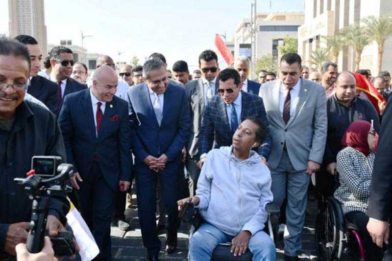 وزير الرياضة يلتقي بعض الشباب المشاركين في التوعية بالعملية الانتخابية