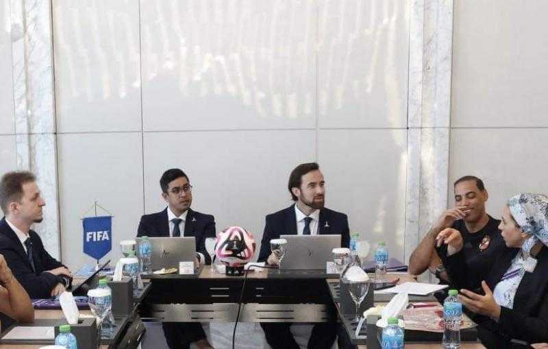 اجتماع تحضيري لبعثة الأهلي بالمونديال في فندق الإقامة بجدة