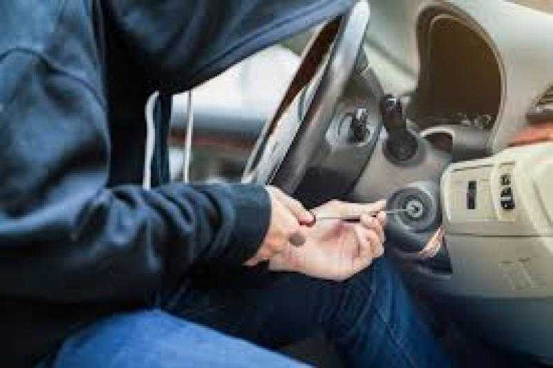 بأسلوب ”المفتاح المصطنع”.. حبس 3 متهمين بسرقة السيارات بالمنوفية
