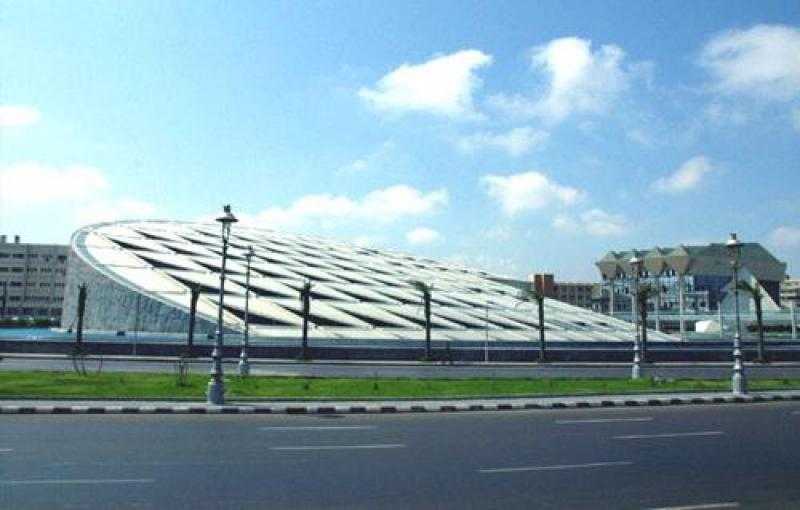 مكتبة الإسكندرية تكشف تفاصيل إهداء ابنة نجيب محفوظ مكتبته الخاصة