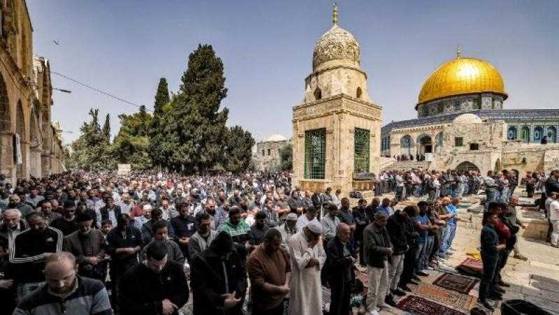 بسبب إجراءات الاحتلال.. 7 آلاف مصل يؤدون صلاة الجمعة في المسجد الأقصى