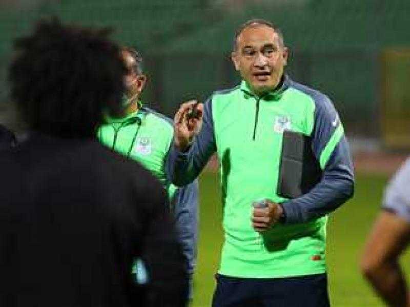علي ماهر يُكافئ لاعبي المصري بعد الفوز على الزمالك