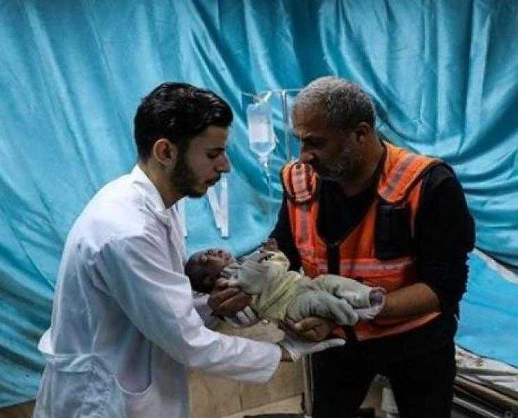 الصحة بغزة: 12 طفلا محتجزون داخل حضانات مستشفى كمال عدوان