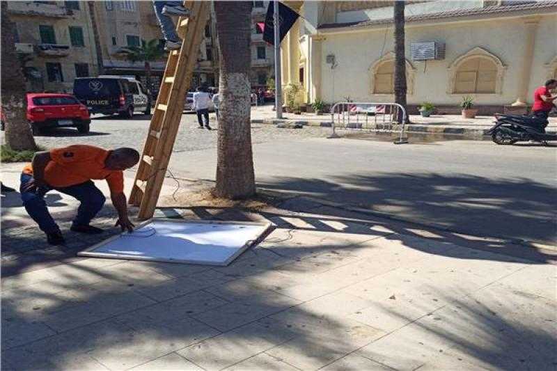 إزالة لافتات وإعلانات غير مرخصة في حملة مكبرة بالدقهلية