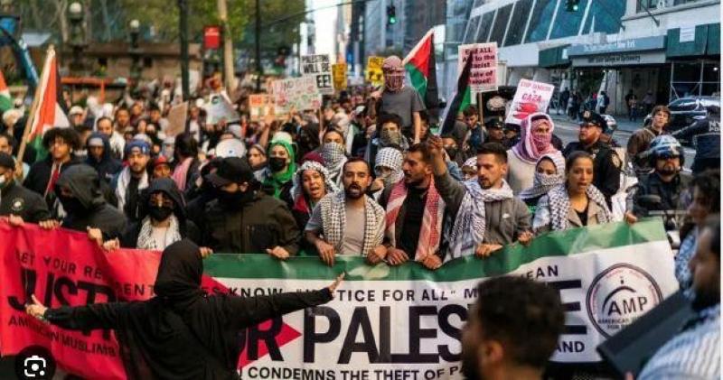 متظاهرون يغلقون شوارع رئيسية بأمريكا احتجاجا على العدوان الإسرائيلي على غزة