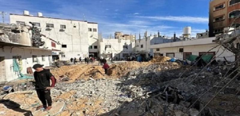 الاحتلال الإسرائيلي يدفن مرضى ونازحين أحياء بعد دهس خيامهم بالجرافات