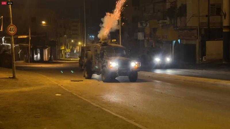 القاهرة الإخبارية: استهداف آليات الاحتلال بعبوات ناسفة خلال اقتحامها طولكرم
