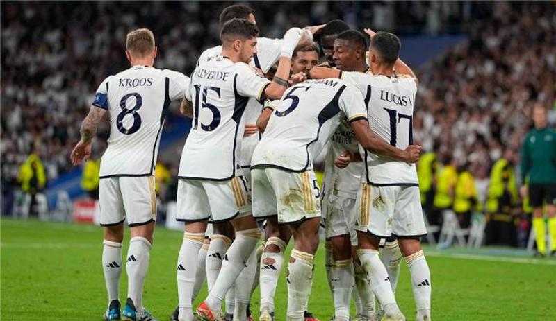 ريال مدريد يهزم فياريال برباعية وينتزع صدارة الدوري الإسباني مؤقتا