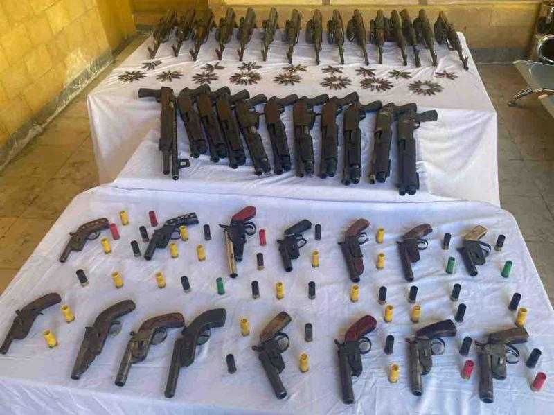 الداخلية: ضبط 6 عصابات وضبط 223 قطعة سلاحا ناريا خلال يوم