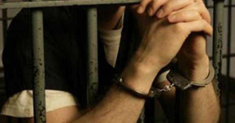 ضبط عاطل بتهمة النصب على المواطنين من خلال ممارسة أعمال الدجل والشعوذة