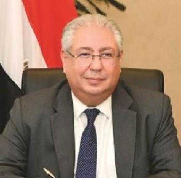 سفير مصر بالكويت يقدم واجب العزاء في وفاة الأمير الراحل نواف الصباح