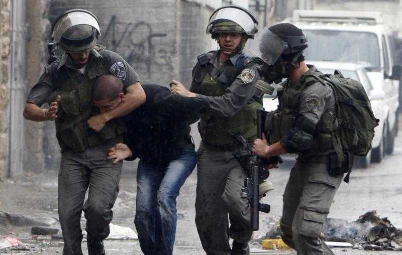 الاحتلال الإسرائيلي يعتقل 30 فلسطينيا من الضفة الغربية