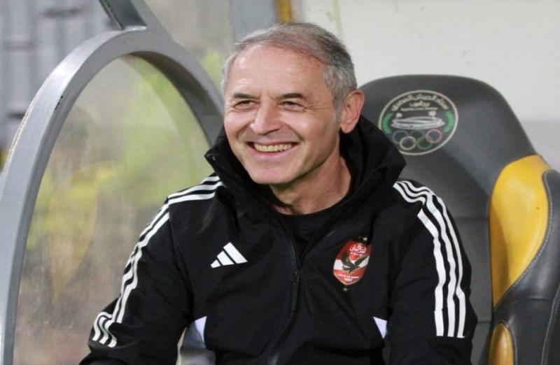 محاضرة ختامية من كولر للاعبي الأهلي قبل مواجهة أوراوا الياباني