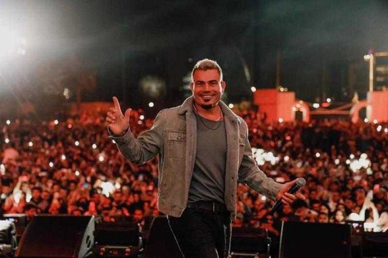 عمرو دياب يتألق في حفل جامعة المستقبل ويغني «ياقمر» و«المعنويات مرتفعة»