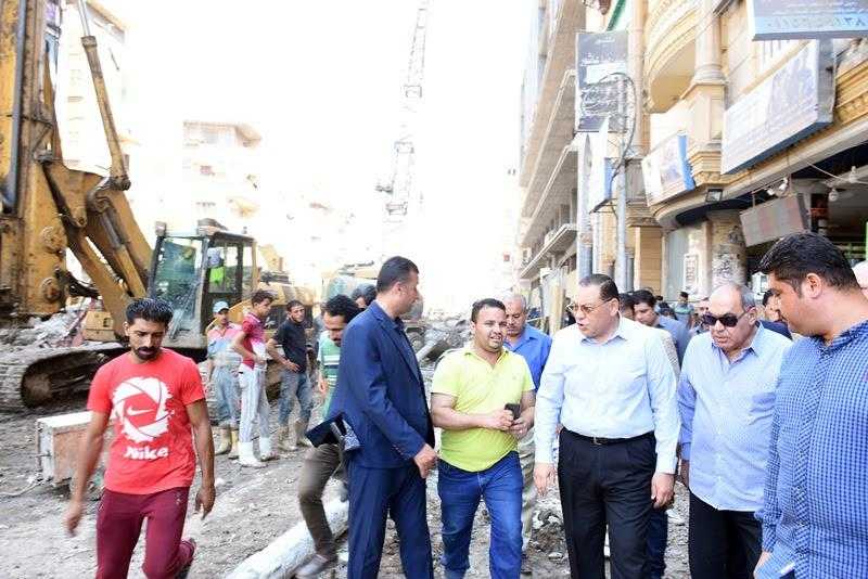 محافظ الشرقية يتفقد أعمال التطوير الجارية في ميدان عرابي بالزقازيق