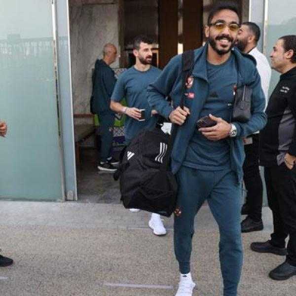 بعثة الأهلي تتجه إلى مطار الملك عبد العزيز استعدادا للسفر إلى الإمارات