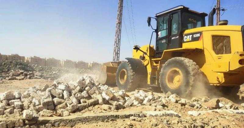 إزالة 10 حالات تعد على أراضي الدولة خلال حملات مكبرة في أسوان.. صور