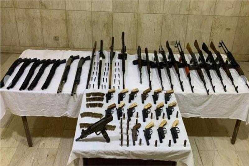 ضبط 74 قطعة سلاح نارى وضبط 10 متاجري مواد مخدرة بحملة بأسيوط