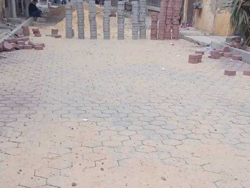 حى مصر القديمة: تركيب بلاط انترلوك فى شارع شجرة المندورة جنوب العاصمة