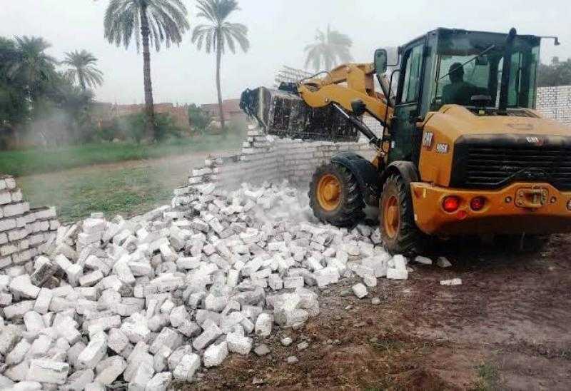 أسوان: إزالة 292 تعديا على أراضي بناء وزراعية