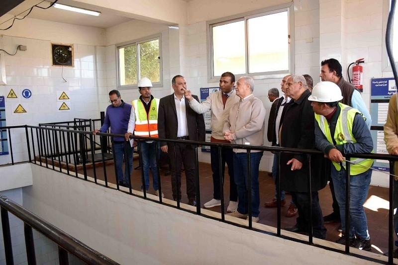 محافظ الأقصر يتابع العمل بمحطة مياه الشرب بالرضوانية