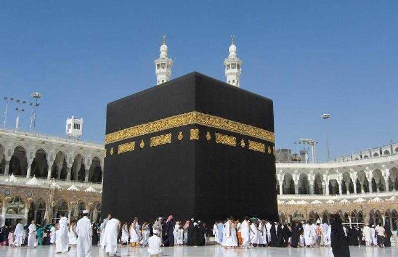 هل يجوز السفر لأداء العمرة بدون محرم ؟.. أمين الفتوى يجيب