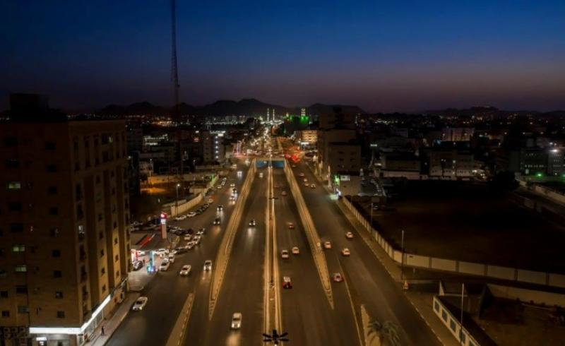 إنارة 85% من شوارع المدينة المنورة بأحدث تقنيات الذكاء الاصطناعي