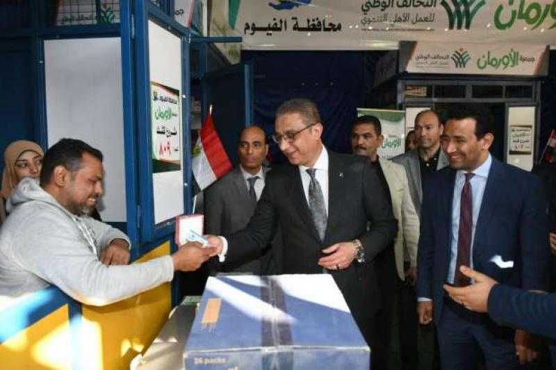 تسليم أكشاك مجهزة بالبضائع لـ50 أسرة من الأولى بالرعاية في الفيوم